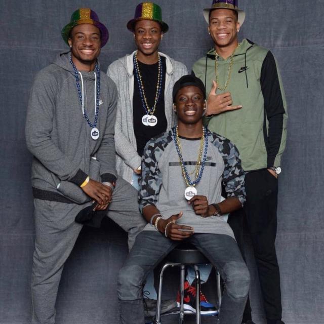 而是以半遮 而是以半遮